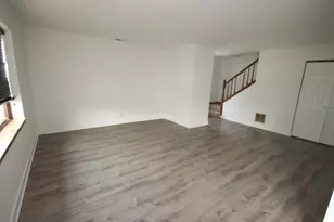 1142 Greenwood Cir, Woodstock, IL 60098 - Photo 4