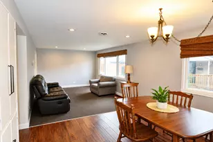 10037 Harnew Rd E, Oak Lawn, IL 60453 - Photo 4