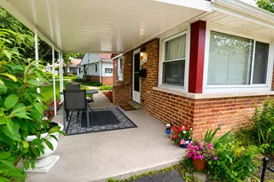 10037 Harnew Rd E, Oak Lawn, IL 60453 - Photo 2