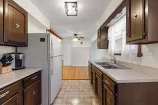 15200 Oxford Dr, Oak Forest, IL 60452 - Photo 12