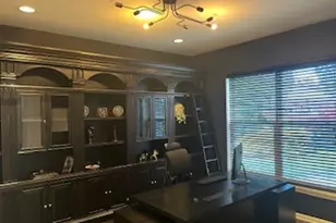 16W764 Hawthorne Ct, Willowbrook, IL 60527 - Photo 16