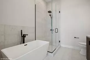 1615 W Irving Park Rd, Chicago, IL 60613 - Photo 14