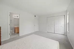 216 Magnolia Dr, North Aurora, IL 60542 - Photo 8