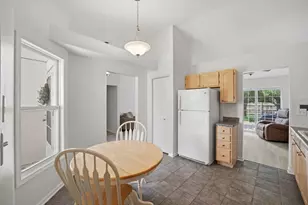 216 Magnolia Dr, North Aurora, IL 60542 - Photo 4