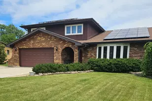 9157 S 83rd Ct, Hickory Hills, IL 60457 - Photo 1