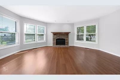 98 Willow Parkway #98, Buffalo Grove, IL 60089 - Photo 2