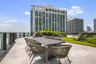 211 N Harbor Dr, Chicago, IL 60601 - Photo 30