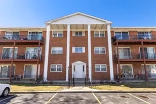 6135 W 94th St, Oak Lawn, IL 60453 - Photo 1