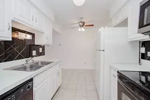 6135 W 94th St, Oak Lawn, IL 60453 - Photo 2