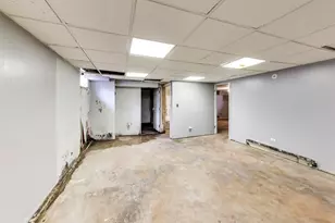 5160 W Sunnyside Ave, Chicago, IL 60630 - Photo 36