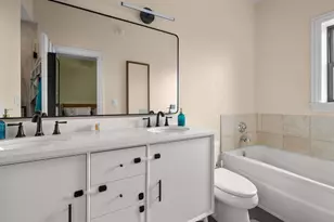 735 W Waveland Ave, Chicago, IL 60613 - Photo 28