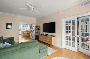 735 W Waveland Ave, Chicago, IL 60613 - Photo 12