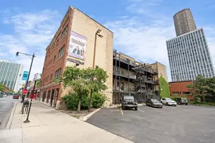 735 W Waveland Ave, Chicago, IL 60613 - Photo 4