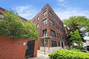 735 W Waveland Ave, Chicago, IL 60613 - Photo 2