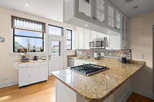 735 W Waveland Ave, Chicago, IL 60613 - Photo 18