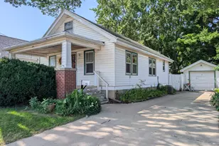 814 W Hamilton St, Freeport, IL 61032 - Photo 1