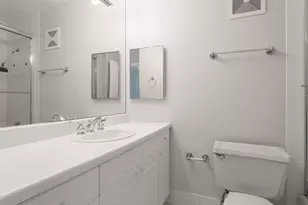 111 E Chestnut St, Chicago, IL 60611 - Photo 8