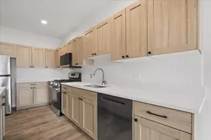 302 Miller Dr, North Aurora, IL 60542 - Photo 4
