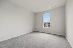 302 Miller Dr, North Aurora, IL 60542 - Photo 8