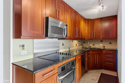 [Address not provided], Chicago, IL 60657 - Photo 6
