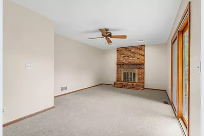 980 Sandalwood Lane, Crystal Lake, IL 60014 - Photo 6