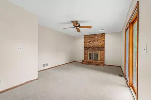 980 Sandalwood Ln, Crystal Lake, IL 60014 - Photo 6