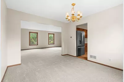 980 Sandalwood Lane, Crystal Lake, IL 60014 - Photo 4