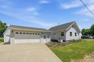 301 N Yates St, Alpha, IL 61413 - Photo 2