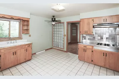 101 N Eastern Avenue, Bartlett, IL 60103 - Photo 10