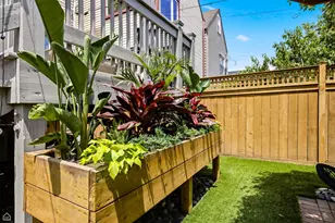 2905 N Dawson Ave, Chicago, IL 60618 - Photo 22
