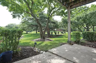 1 Trails Dr, Schaumburg, IL 60194 - Photo 16