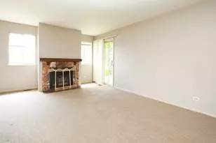 1 Trails Dr, Schaumburg, IL 60194 - Photo 2