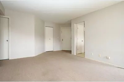 1 Trails Drive #ZI, Schaumburg, IL 60194 - Photo 4