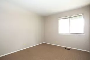 1 Trails Dr, Schaumburg, IL 60194 - Photo 10