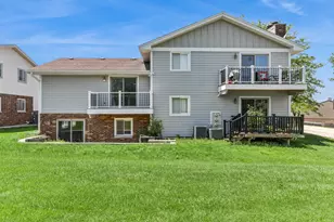 9 Morningside Dr, Roselle, IL 60172 - Photo 4