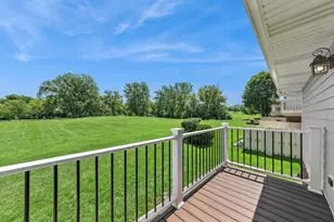 9 Morningside Dr, Roselle, IL 60172 - Photo 2