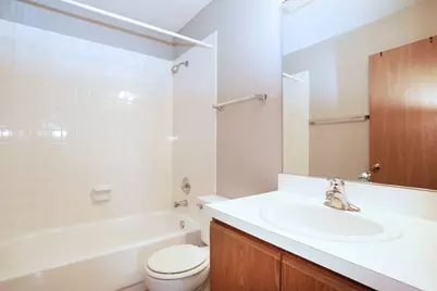704 Shady Oaks Court, Elgin, IL 60120 - Photo 16