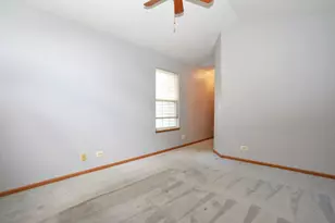 704 Shady Oaks Ct, Elgin, IL 60120 - Photo 20