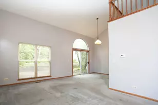 704 Shady Oaks Ct, Elgin, IL 60120 - Photo 8