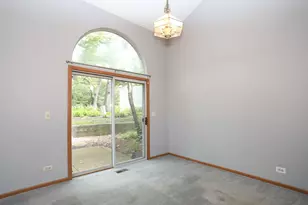 704 Shady Oaks Ct, Elgin, IL 60120 - Photo 6