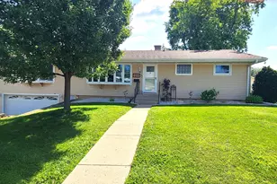 1218 Elm Pl, Dixon, IL 61021 - Photo 1