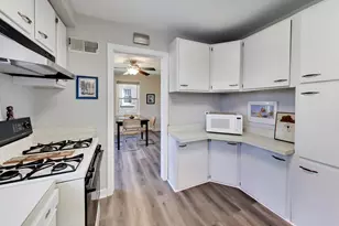 6028 N Whipple St, Chicago, IL 60659 - Photo 10