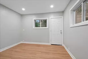 7087 N McAlpin Ave, Chicago, IL 60646 - Photo 14