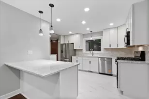 7087 N McAlpin Ave, Chicago, IL 60646 - Photo 10