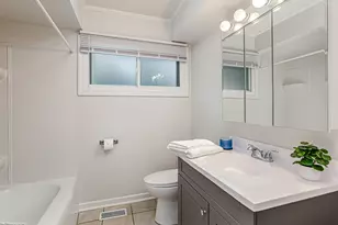 560 Lakewood Blvd, Park Forest, IL 60466 - Photo 10