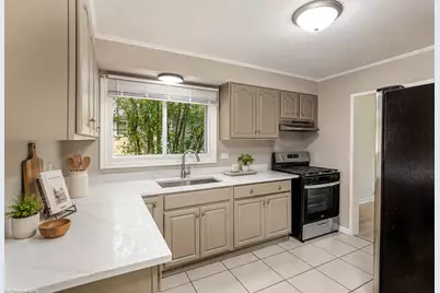 560 Lakewood Boulevard, Park Forest, IL 60466 - Photo 6