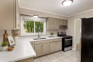 560 Lakewood Blvd, Park Forest, IL 60466 - Photo 6