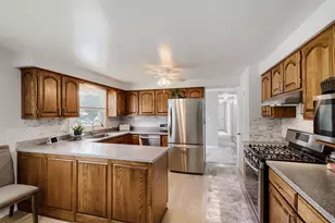 1662 Kimberly Ave, Elgin, IL 60123 - Photo 8