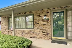 1131 Laureli Cir, Naperville, IL 60540 - Photo 2
