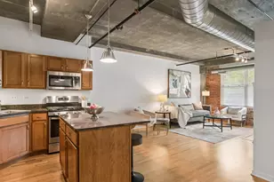 1740 N Maplewood Ave, Chicago, IL 60647 - Photo 2